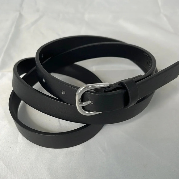 NARROW Women’s Black Faux Leather Belt Silver Toned Buckle Size 1X - Picture 6 of 9